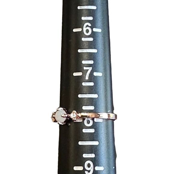 NWOT Size 8 Faux opal center stone and two flanking zircon stones - Picture 4 of 4